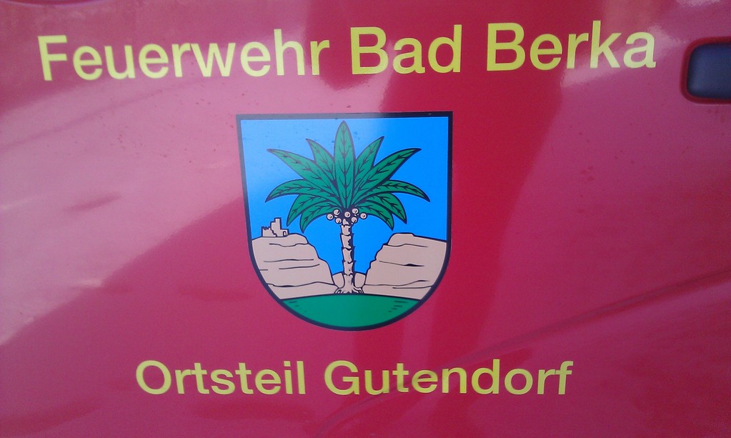 Beschriftung der Fahrer- und Beifahrertür.