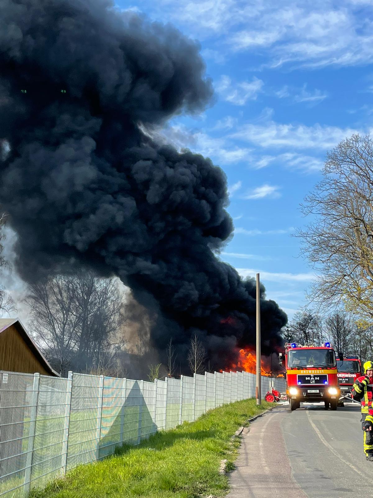 Neben der Feuerwehr Bad Berka waren auch die Ortsteilfeuerwehren Gutendorf, Schoppendorf und Tannroda im Einsatz.