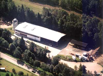 Luftbildaufnahme der Produktionshalle des Abbundzentrums Breitenbrunn