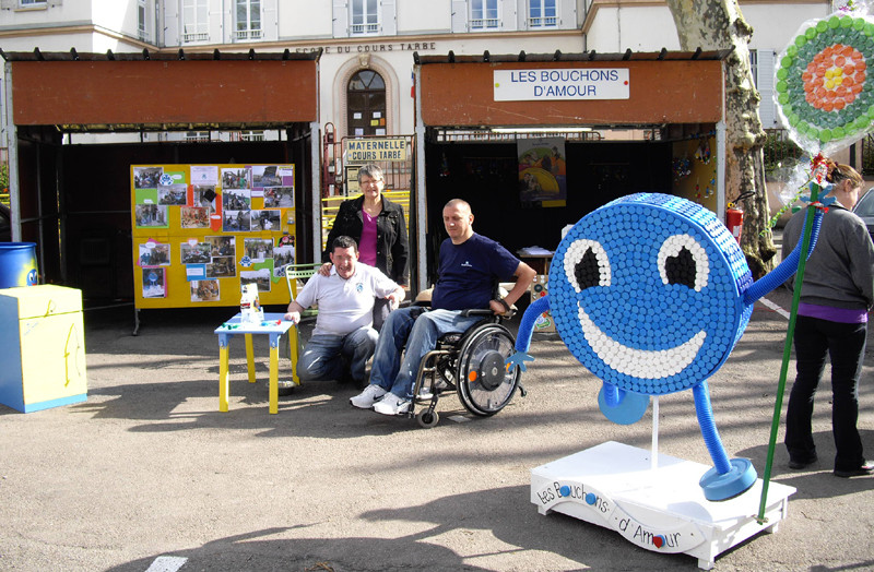 Avec les bénévoles des bouchons