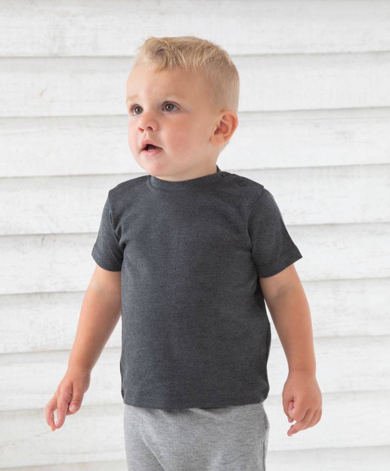 Alles für das Baby / Babies / Kinder / Poncho / Handtuch / Lätzchen / Shirt / Polo / Bademantel / Besticken, bedrucken lassen, Lätzchen / Textilien mit Motiv / Steiermark / Monogrammstick / Namensstick / Initialen