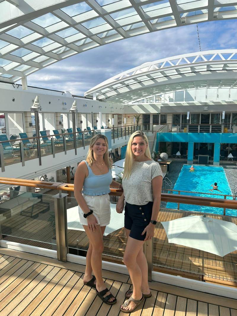 Nadine Erber und Anne Fischer von Emocean Cruises an Bord der EUROPA 2