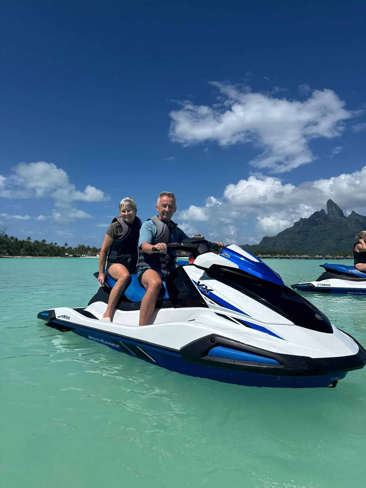 Jetski und 2 Menschen auf Bora Bora