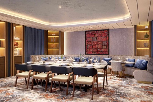 Silver Ray Luxussuite mit großem Tisch