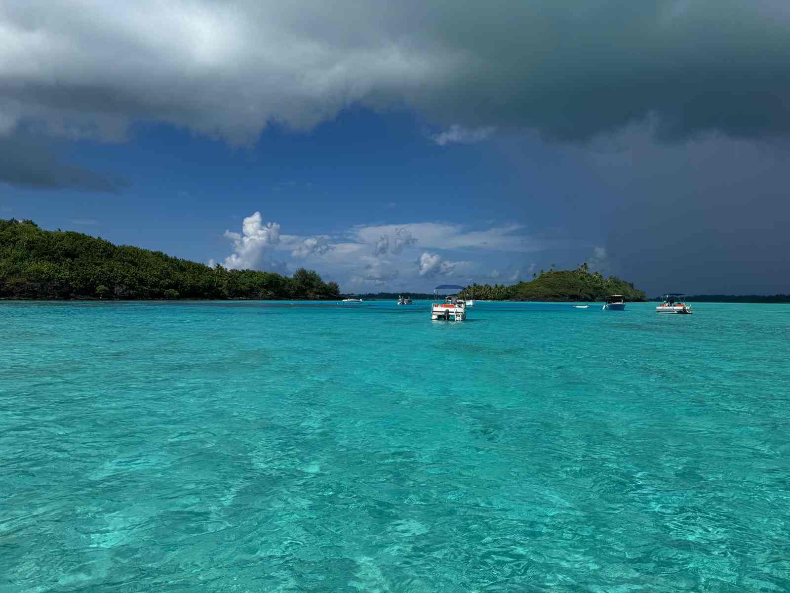Grüne Bucht auf Bora Bora