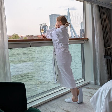 Eugenia Hartung von Emocean Cruises an Bord der Riverside Debussy.