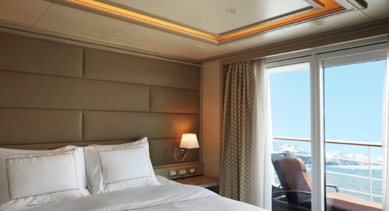 Silver Spirit Medallion Suite Schlafbereich mit Blick aufs Meer