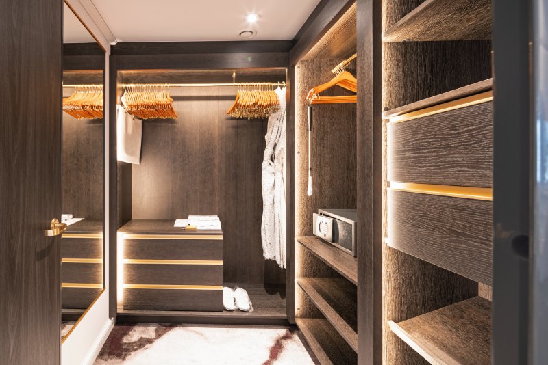 Riverside Ravel Owners Suite begehbarer Kleiderschrank