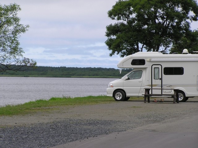 テント キャンピングカー グランピング 車中泊