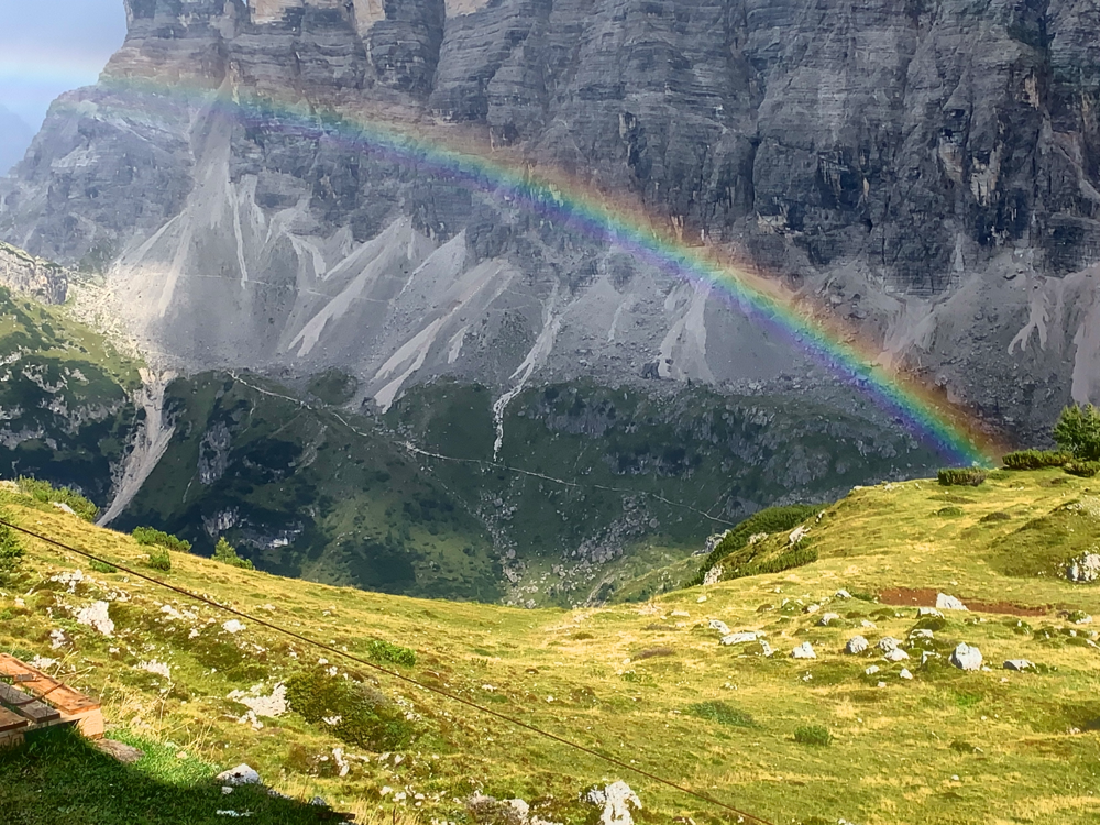 Nach dem - während des -Gewitter(s) gab’s einen fantastischen Regenbogen.