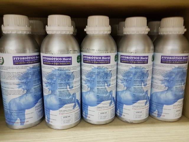 Suplemento energético de moringa para caballos de competición