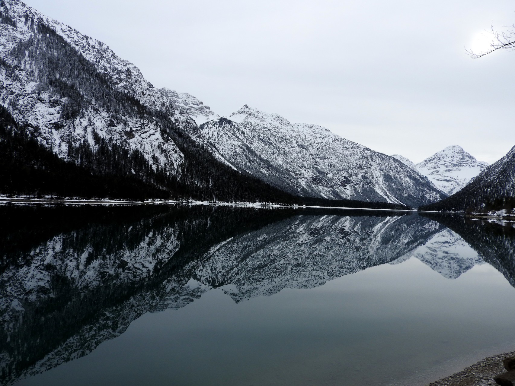 Blick über den ruhigen See