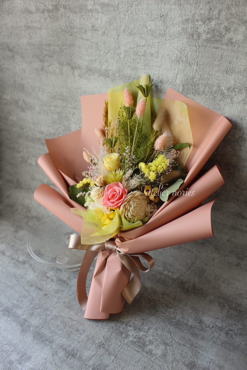 エレーヌ　プリザーブドフラワーの花束　ピーチ・クリーム（L)