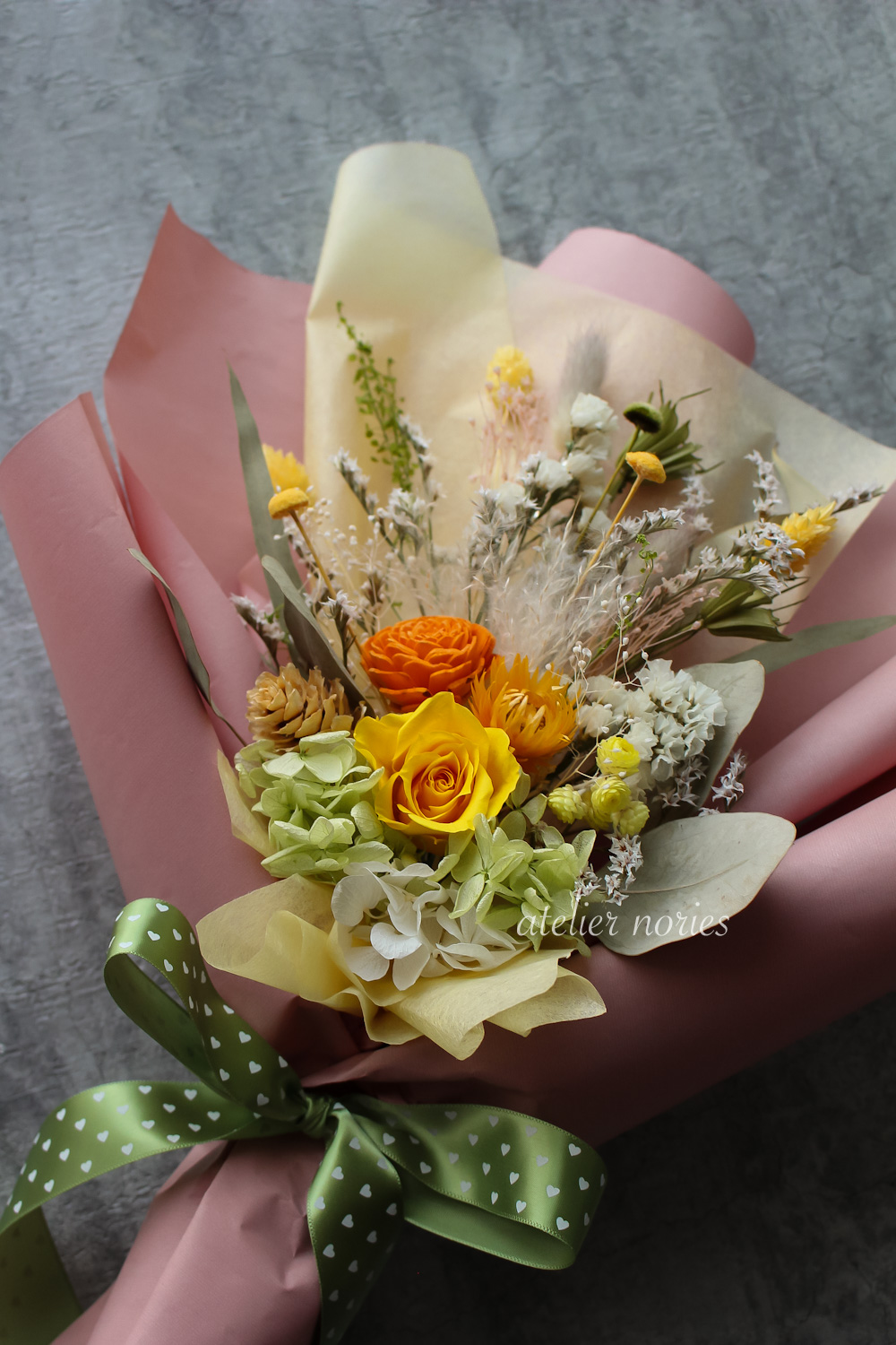 エレーヌ　プリザーブドフラワーの花束　イエロー・オレンジ（M）