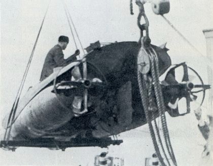 „Schlitten I“, G 7 a in den seitlichen Ausnehmungen, dazwischen Wellenanlage und Ruder – Bild aus Fock "Schnellboote Bd. 2"