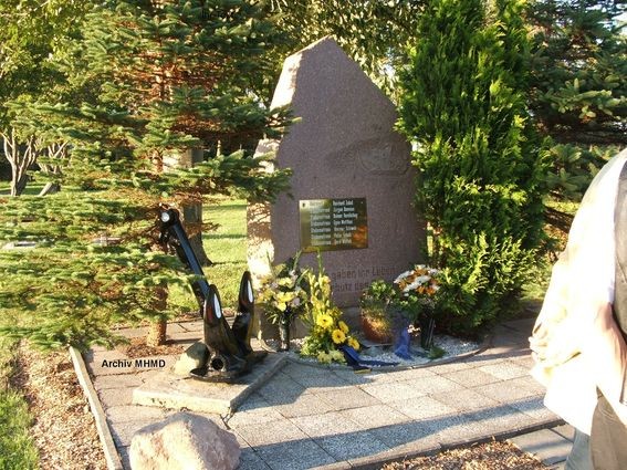 Der auf den Friedhof Dranske umgesetzte Stein am 30.08.2011 - Bild: Archiv MHMD