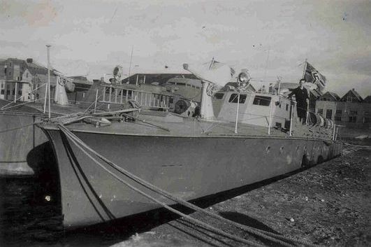 „SA 2“ im Hafen von Horten - Foto: Archiv Tjalsma