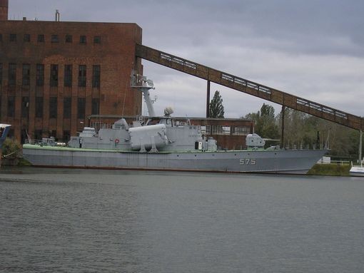Boot 575 "HAns Beimler" beim Raketenmuseum Peenemünde - Bild: Scheuch 
