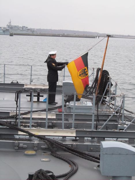 "Hol nieder Flagge und Wimpel" - Foto: Volker Groth
