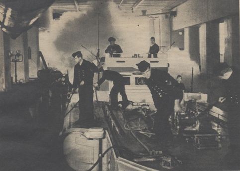 Auslaufen aus dem Bunker - Foto: PK-Aufnahme