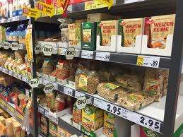Bio-Regal im Supermarkt (Quelle: picture24.com)