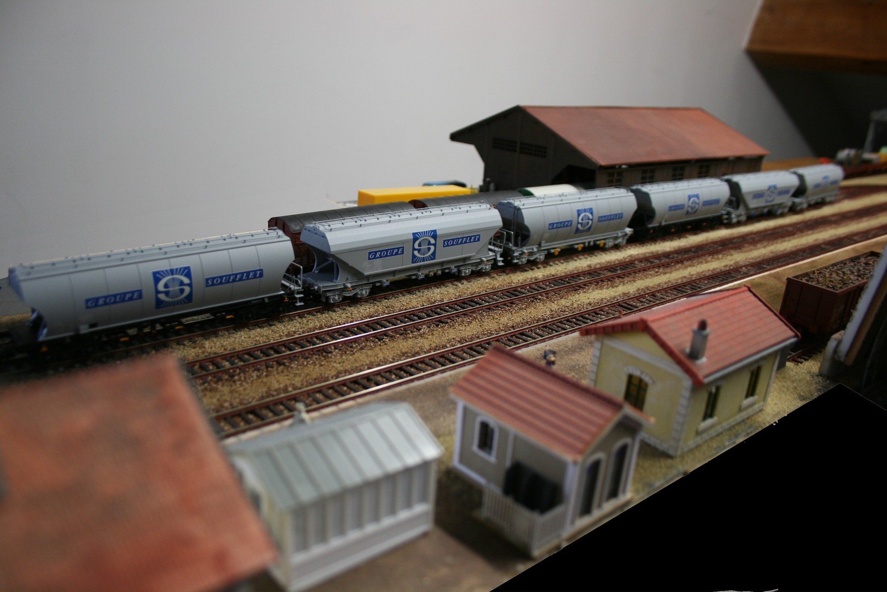 La halle marchandises Train miniature la gare de Derneville en HO