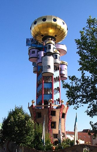 der Kuchlbauerturm, gestaltet von Friedensreich Hundertwasser, Inspi: die Architektur