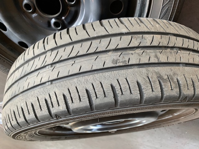 溝はありますがヒビが・・・