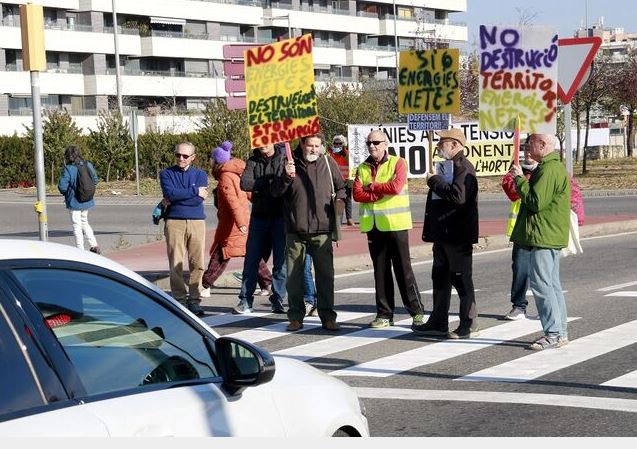 Talls intermitents a l'Ll-11 a Lleida per protestar contra les línies MAT projectades a l'Horta