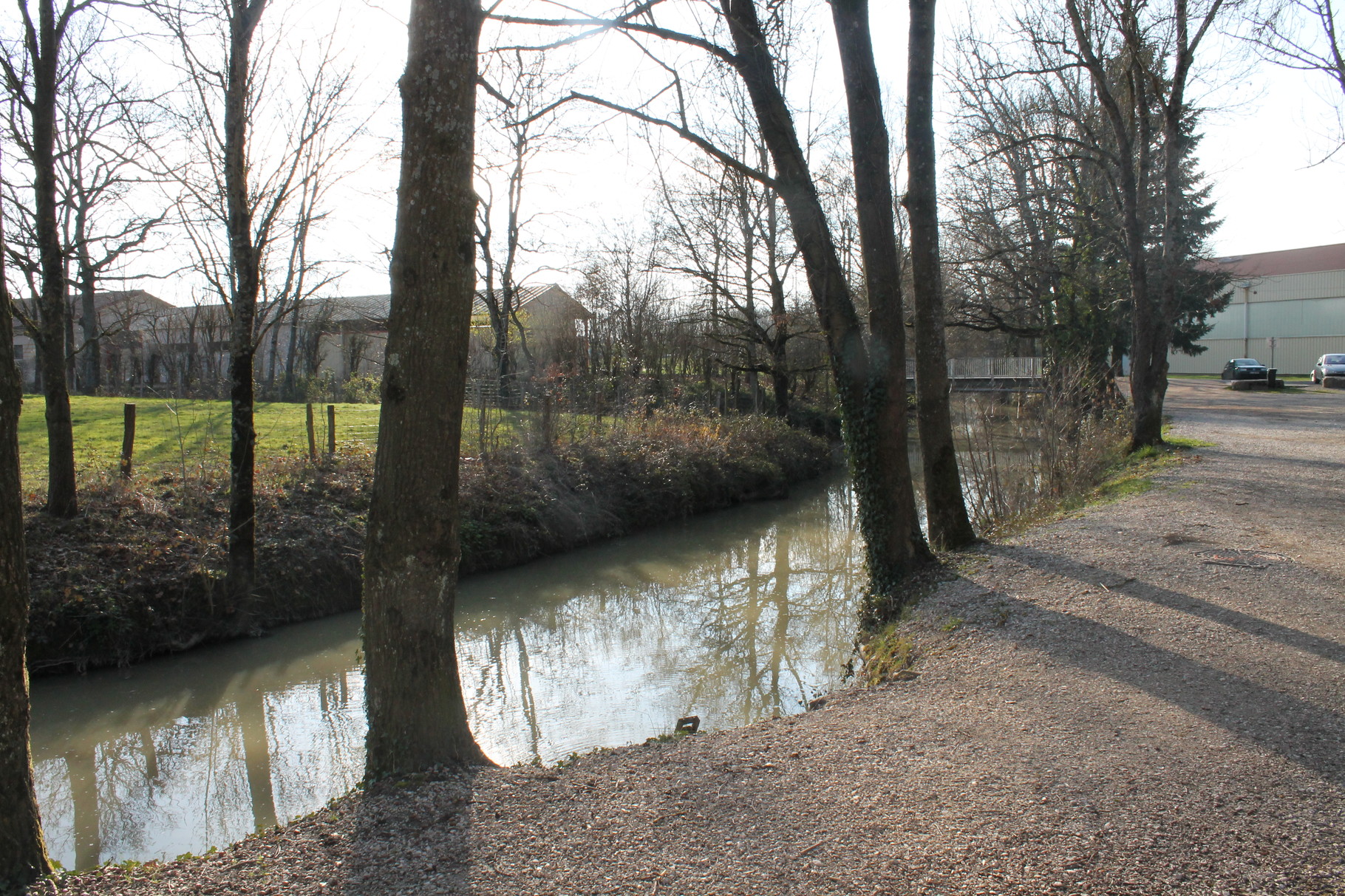 Pont le long de la départementale direction le stade de rugby