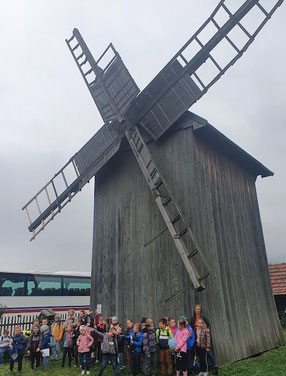 Wycieczka klas 1-3 do Chlebowej Chaty