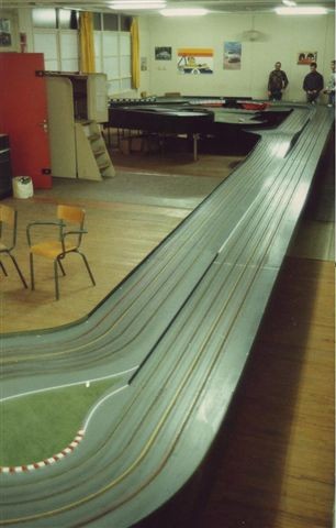 La ligne droite de la piste de Bron