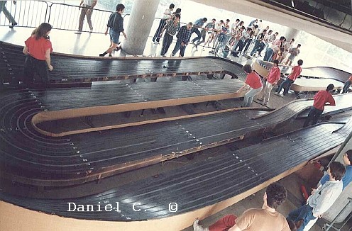 Cette piste se trouvait rue Erlanger ( Paris 8 ) Vendue aux enchères par Mr Cagot lot 41, ( 350Frs ! ) Puis revendue à Jacques Thibault .