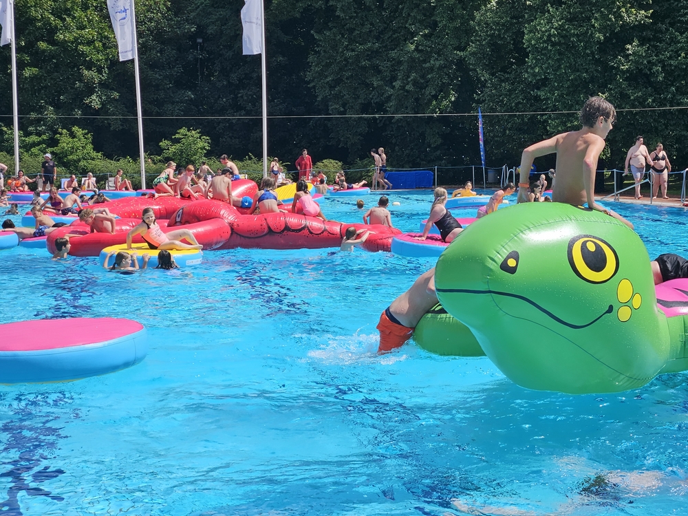 Solebad Werne feiert Ferienstart mit riesiger "Schools Out Party" am 12. Juli – unterstützt von der Sparkasse an der Lippe