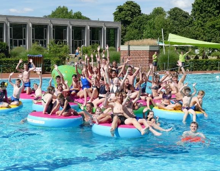 Solebad Werne feiert Ferienstart mit riesiger "Sommer Pool Party" am 18. Juli