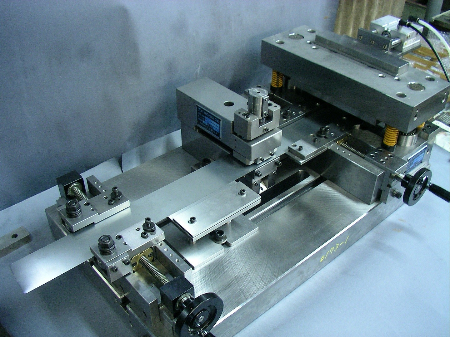 Strip core manufacturing equipment