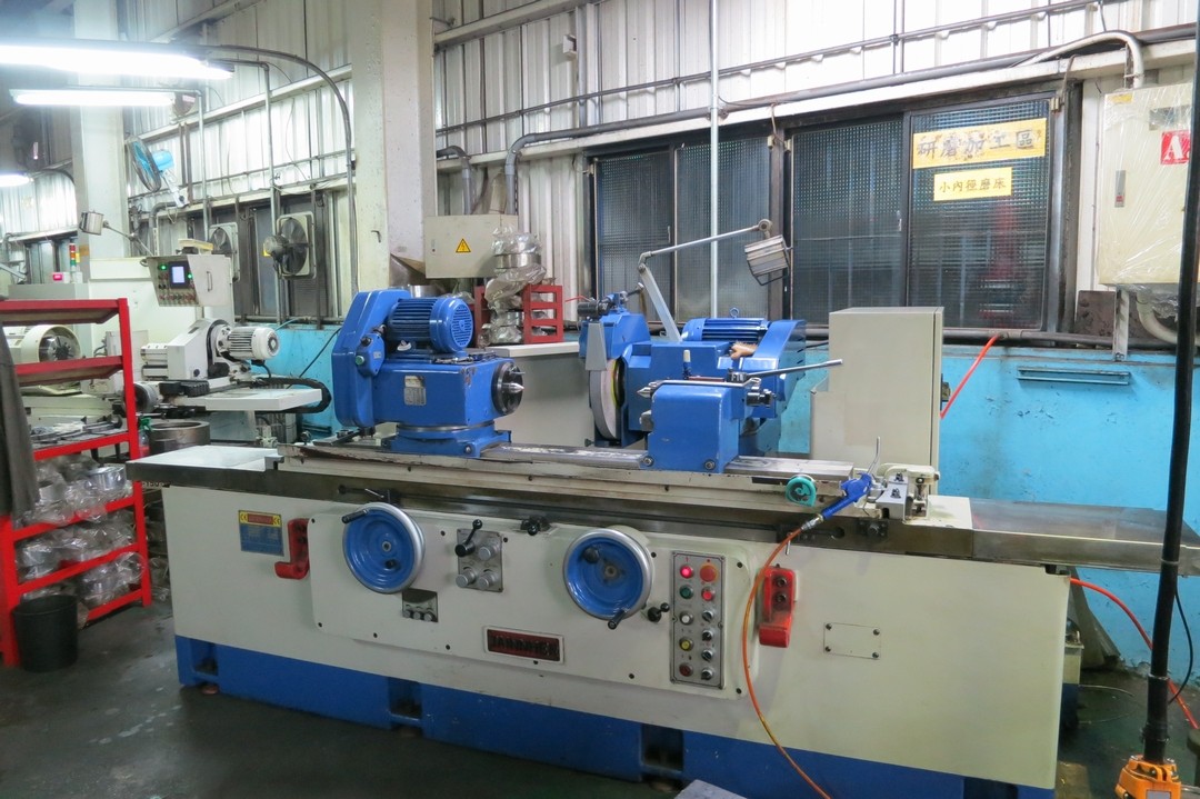 Outer surface cylindrical grinding machine