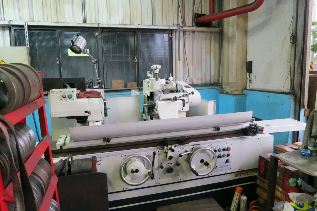 Outer surface cylindrical grinding machine