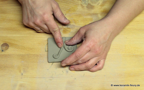 Töpfer-DIY: Keramik-Kühlschrankmagnet Schritt 7