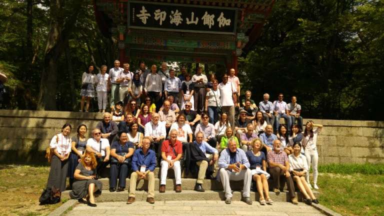 The full entourage of delegates (Image source: www.aepm.eu/news/aepm-at-the-jijki-festival-in-south-korea/)
