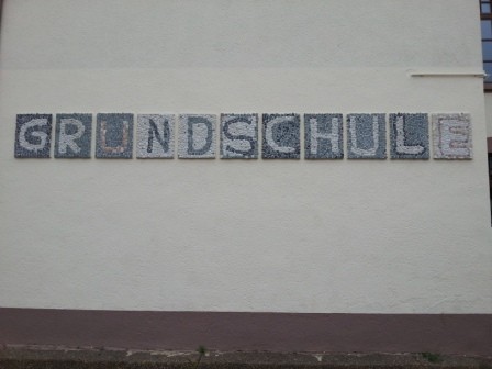 Dieses schöne Mosaik wurde in einer Projektwoche angefertigt.