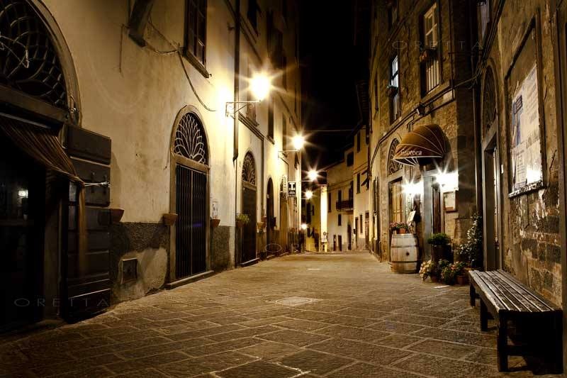 Loro by night