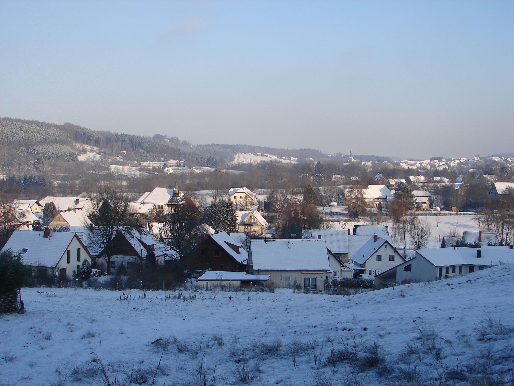 Blick auf das winterliche Niederbergheim von Westen