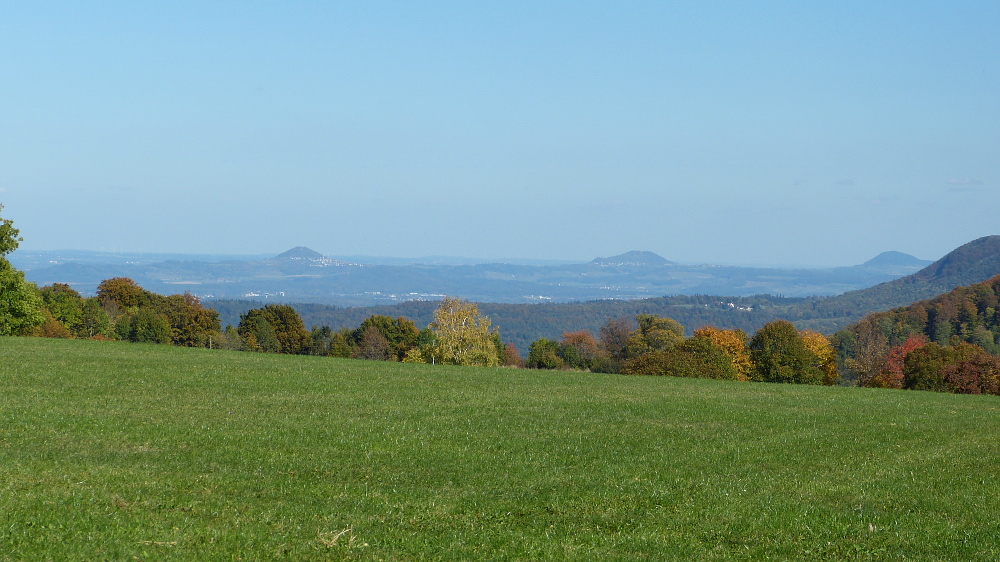 Blick zu den "Drei Kaiser-Bergen":  Hohenstaufen, Rechberg und Stuifen