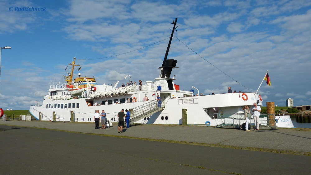 mit der Funny Girl geht es ab Büsum zur Helgoland