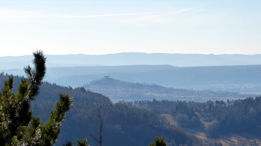 In der Ferne die Wurmlinger Kapelle. Weit weg der Hohenzollern.