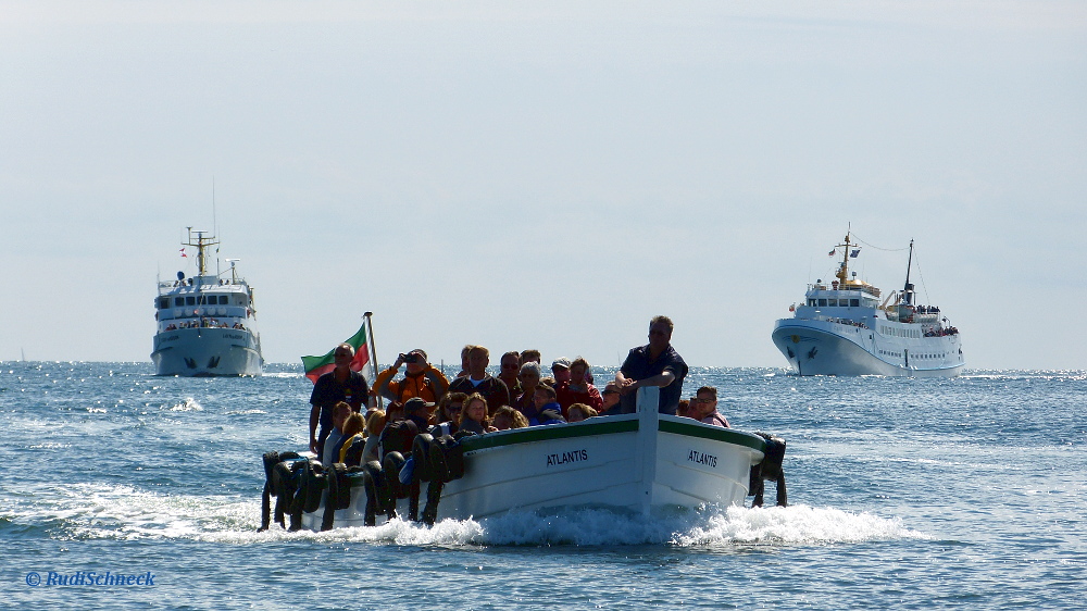 vollbesetztes Börteboot