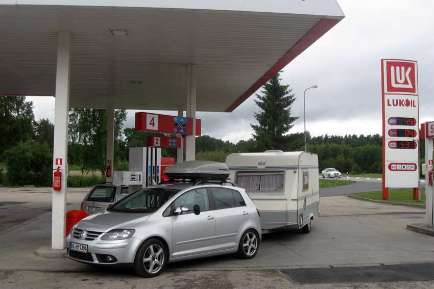 Tankstopp vor der Grenze nach Estland