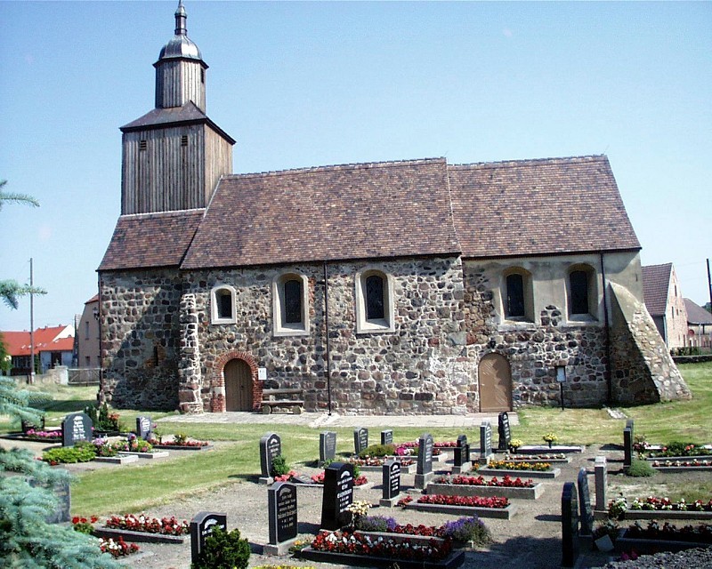 Dorfkirche und Friedhof von Lindow