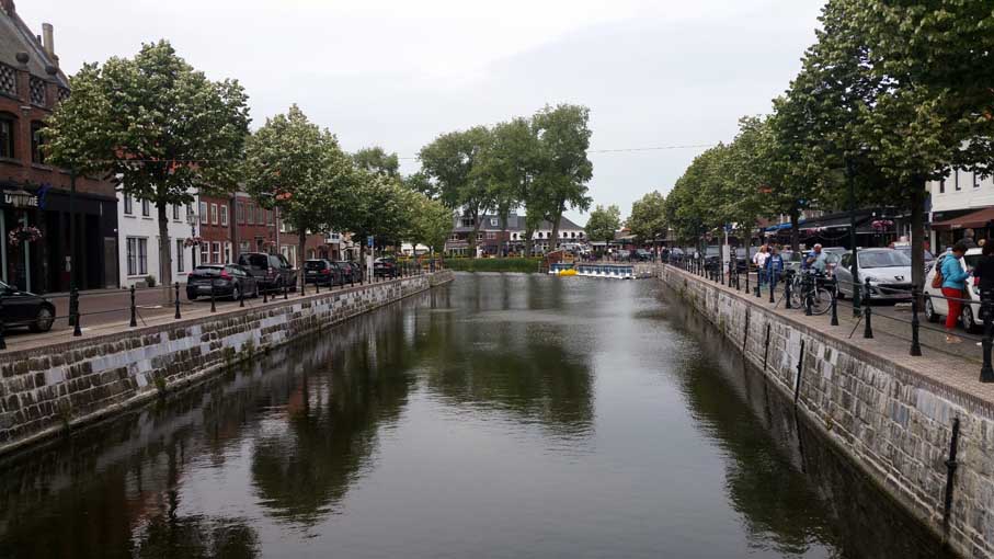 Am Hafen von Sluis